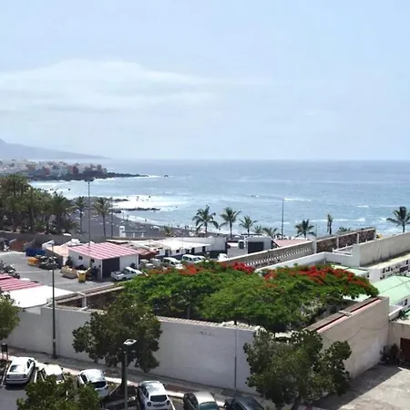 Apartamento Junto Al Mar Con Piscina Climatizada شقة *